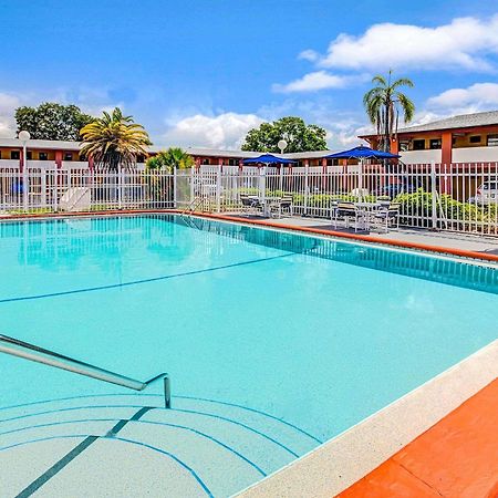 Airport Inn Tampa Bagian luar foto