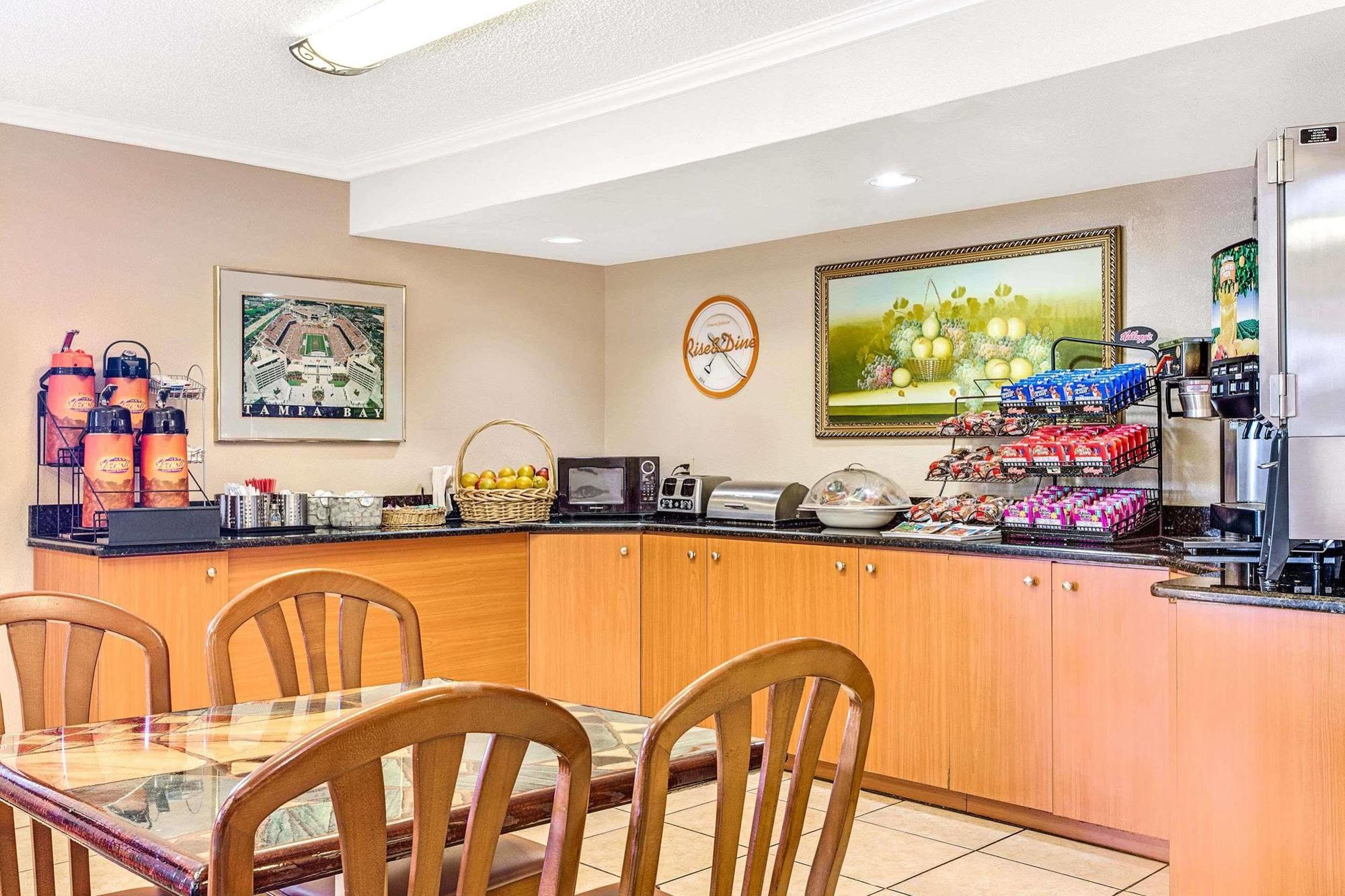 Airport Inn Tampa Bagian luar foto
